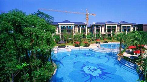 鼎峰公园豪庭是鼎峰地产集团在惠州打造的大型项目